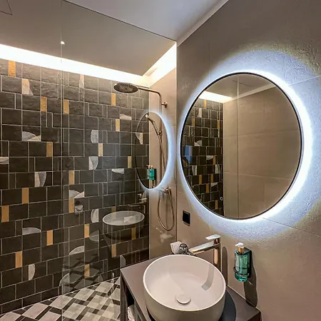 Hotel Ugandi 3*